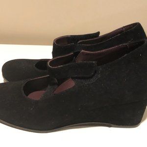 Black wedge pump